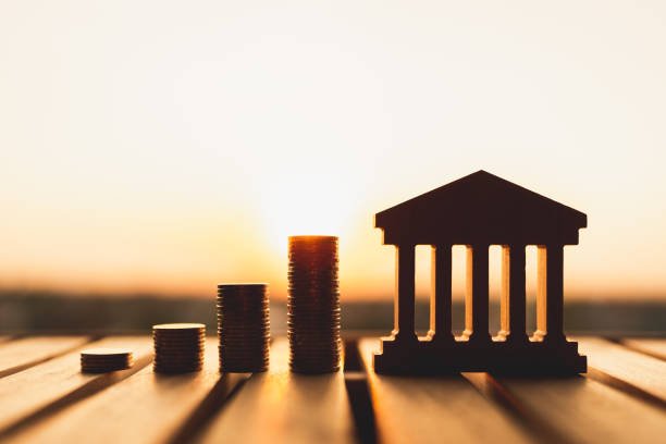 Bancos podem tomar imóveis de devedores sem decisão judicial.